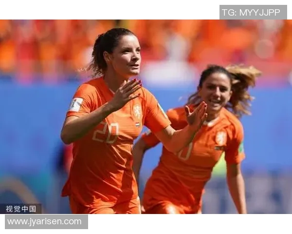 荷兰女足与喀麦隆女足激战正酣展现女足风采与竞技精神
